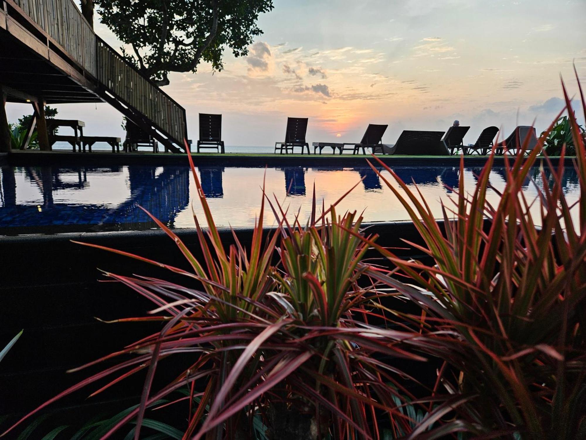 Sunsethouse Lombok Hotel Mangsit Exterior foto